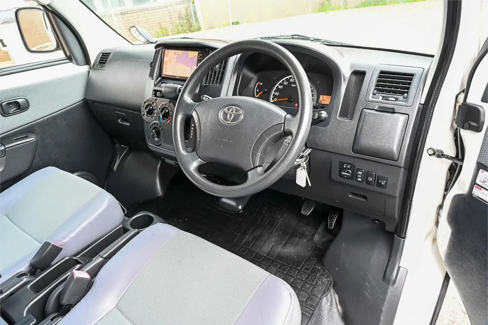 2013 Toyota Townace 4WD - photo 17
