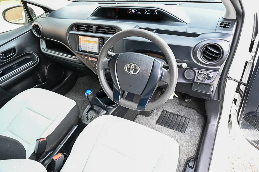 2016 Toyota Aqua L - photo 14