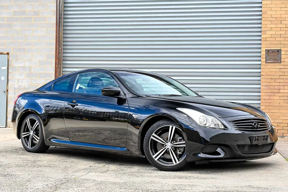 2010 Nissan Skyline Coupe - photo 1