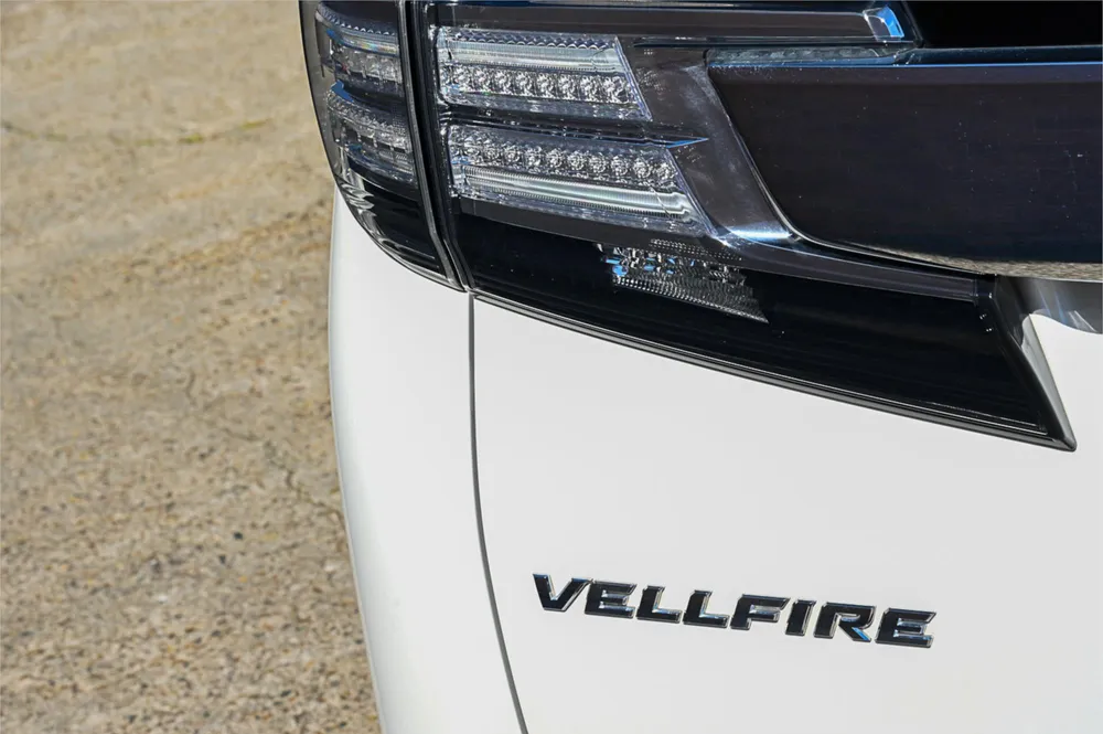 2017 Toyota Vellfire - photo 8