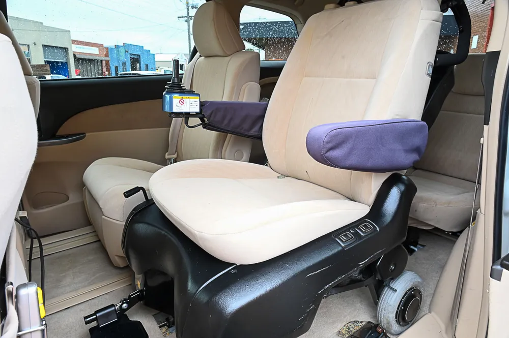 2015 Toyota Estima 4WD Hybrid - photo 14