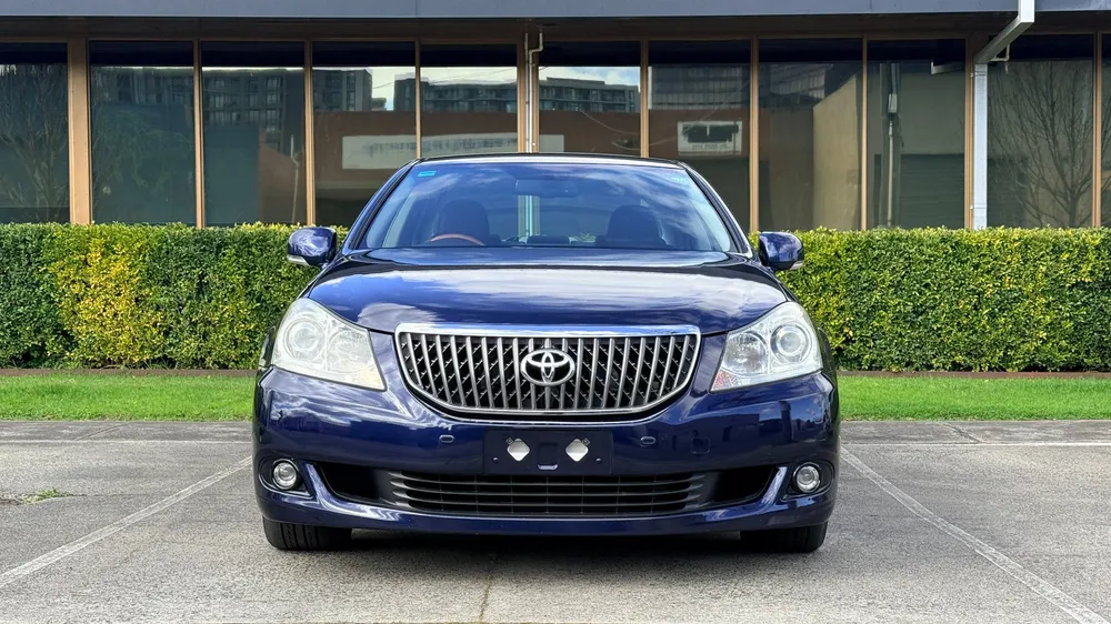 2011 Toyota Crown Majesta C Type - photo 2