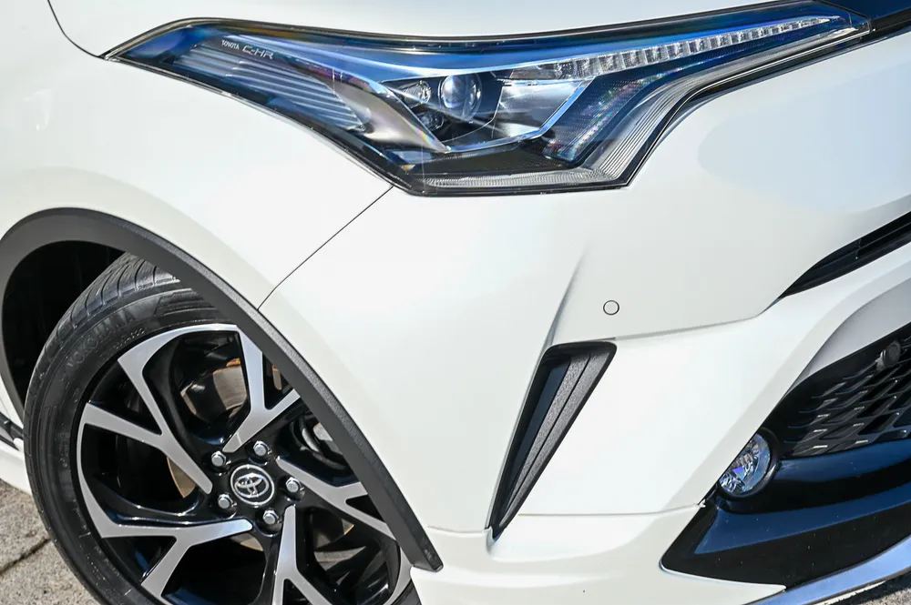 2017 Toyota C-HR GR - photo 2