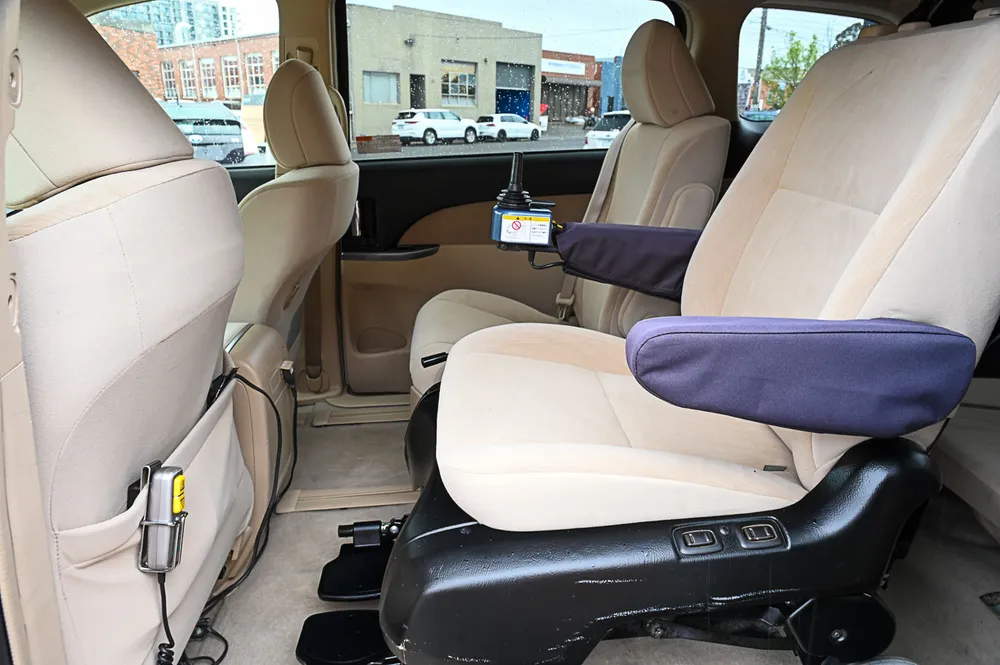 2015 Toyota Estima 4WD Hybrid - photo 12