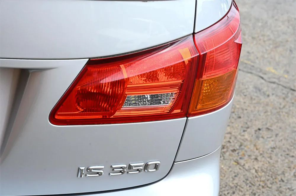 2007 Lexus IS350 Version S - photo 8