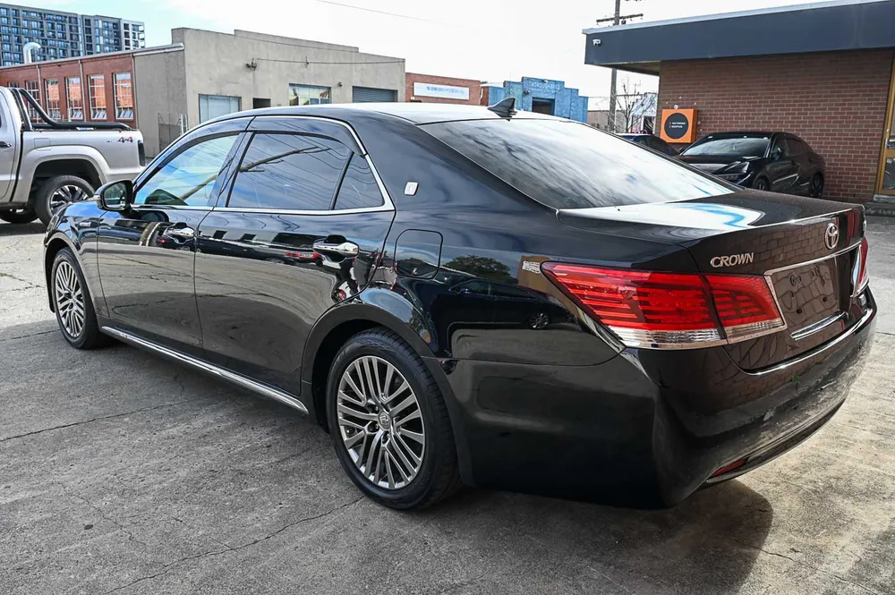 2014 Toyota Crown Majesta BASE GRADE - photo 4