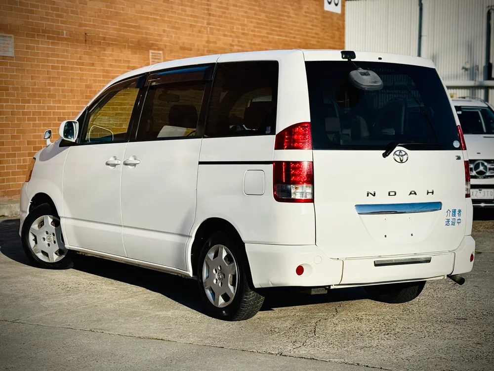 2005 Toyota Noah - photo 23
