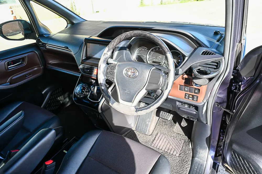 2015 Toyota Esquire HV Gi - photo 16