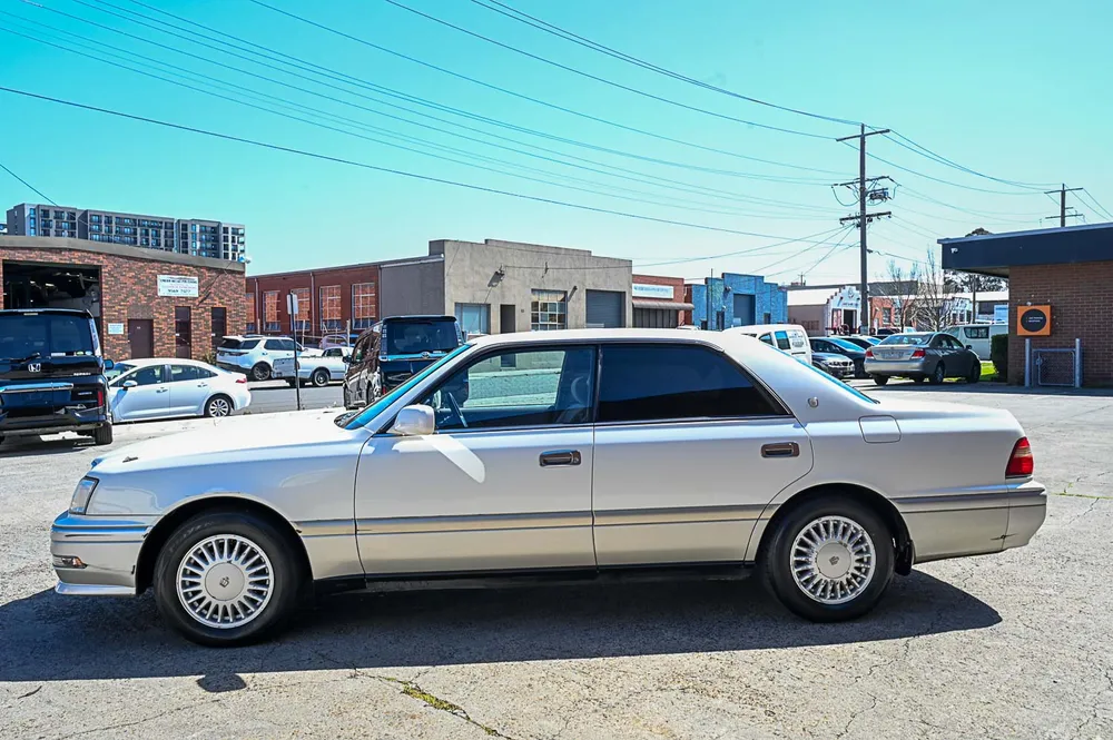 1996 Toyota Crown Royal Saloon - photo 6
