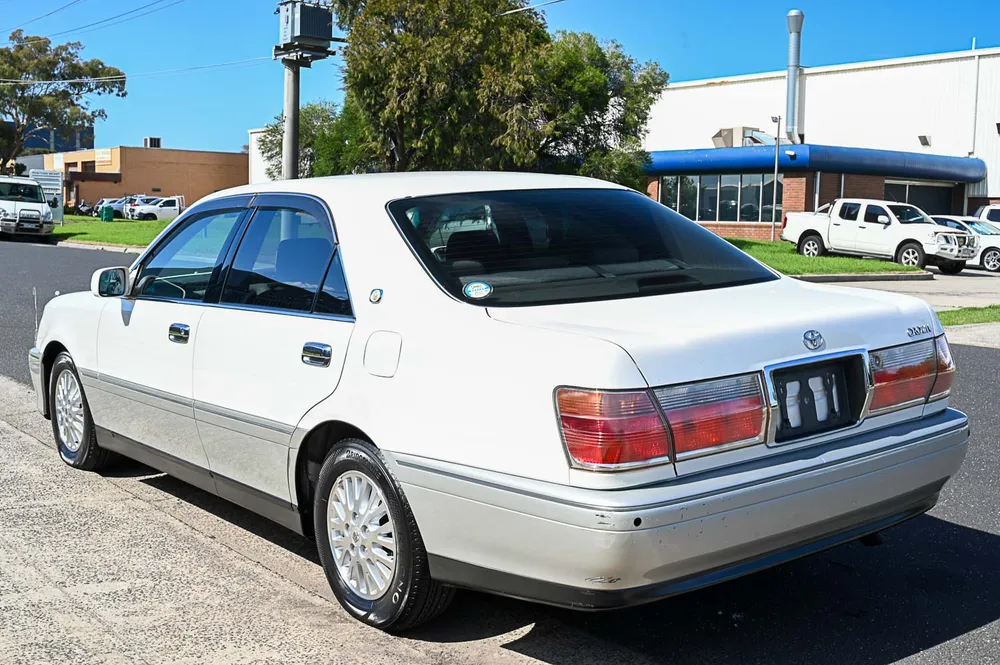 2000 Toyota Crown Royal Saloon - photo 11