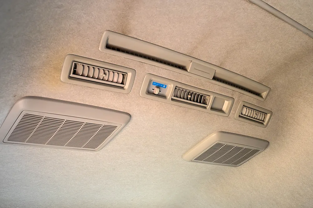 2011 Toyota Hiace Welcab - photo 11