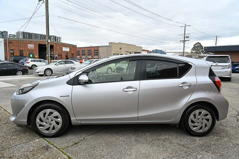 2019 Toyota Aqua S - photo 6
