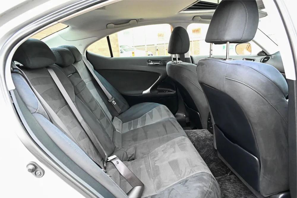 2007 Lexus IS350 Version S - photo 12