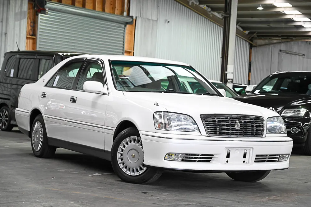 2000 Toyota Crown Royal Saloon - photo 1