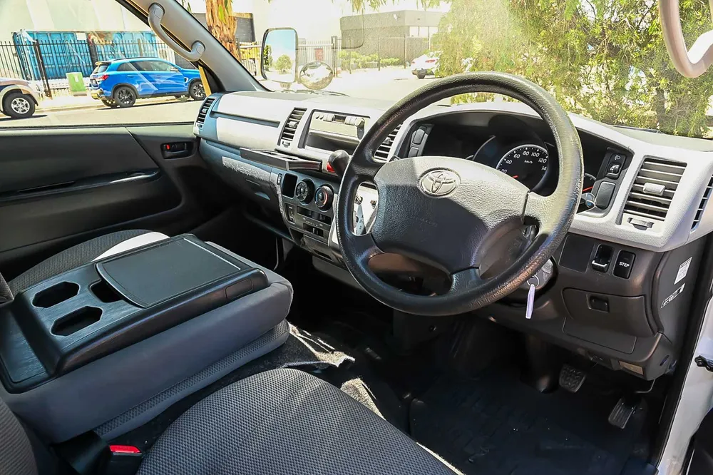 2011 Toyota Hiace Welcab - photo 20