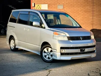 2003 Toyota Voxy