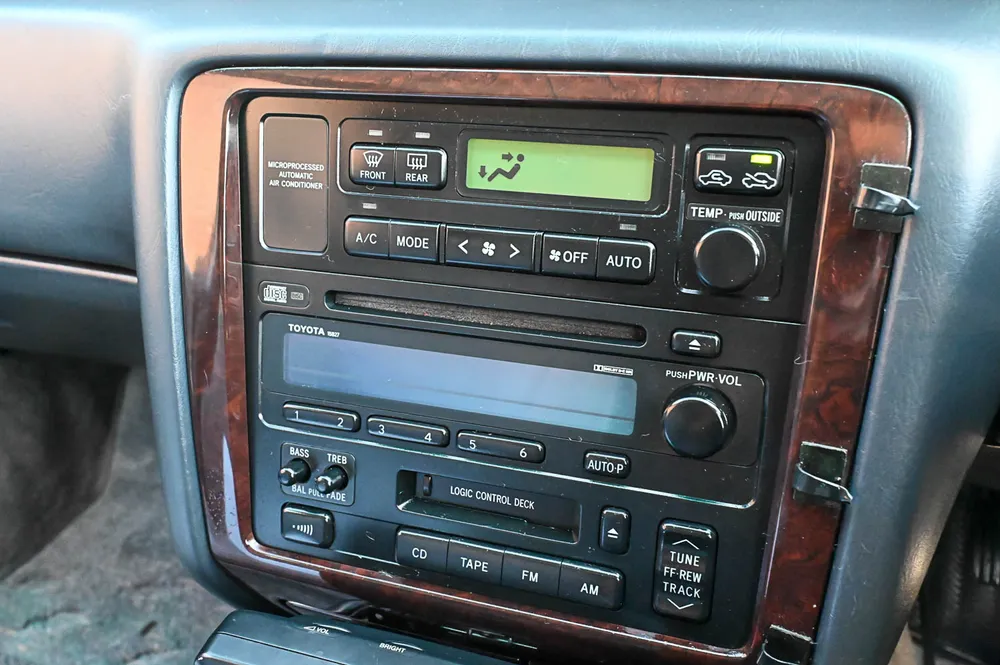 1996 Toyota Crown Royal Saloon - photo 15
