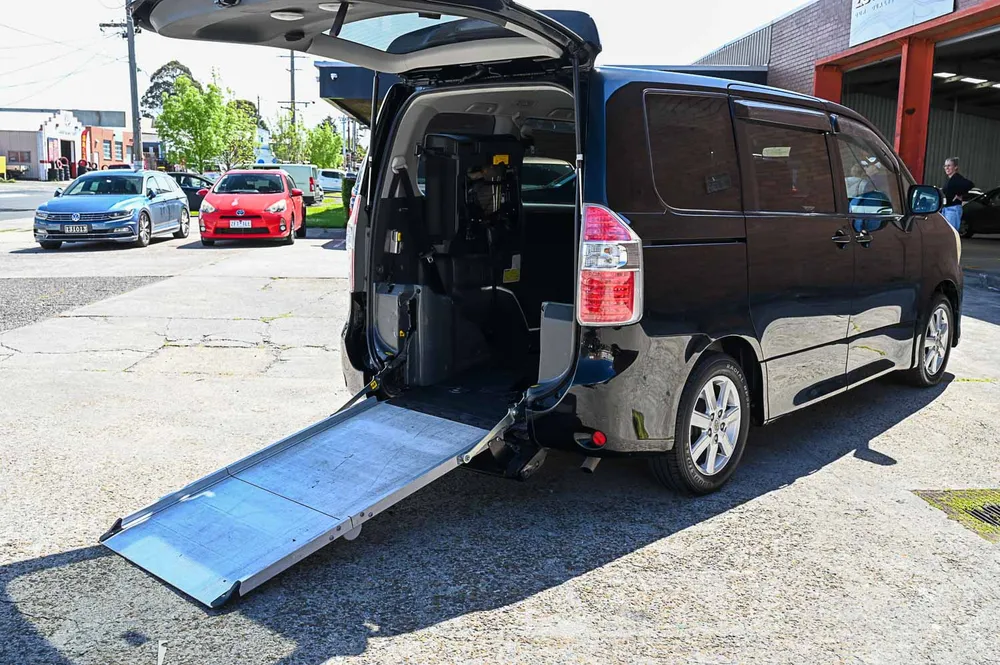 2008 Toyota Noah Welcab - photo 5