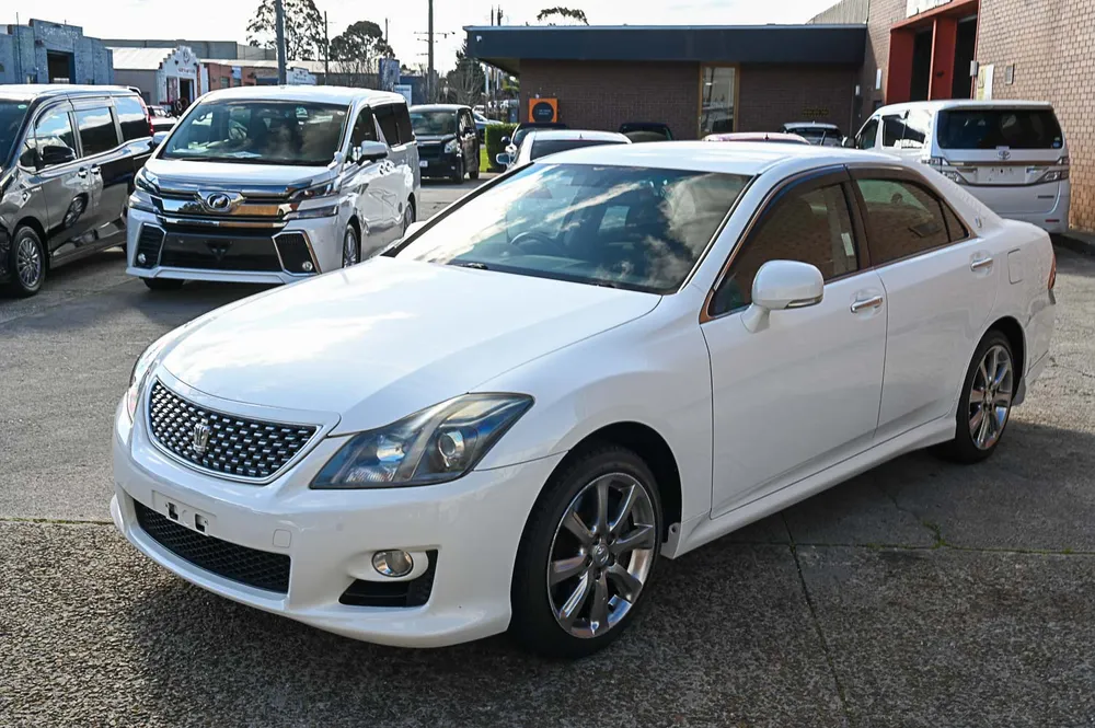 2010 Toyota Crown - photo 5
