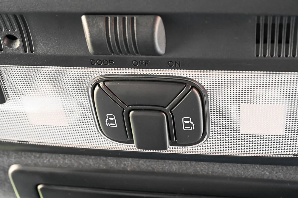 2017 Toyota Estima AERAS - photo 16