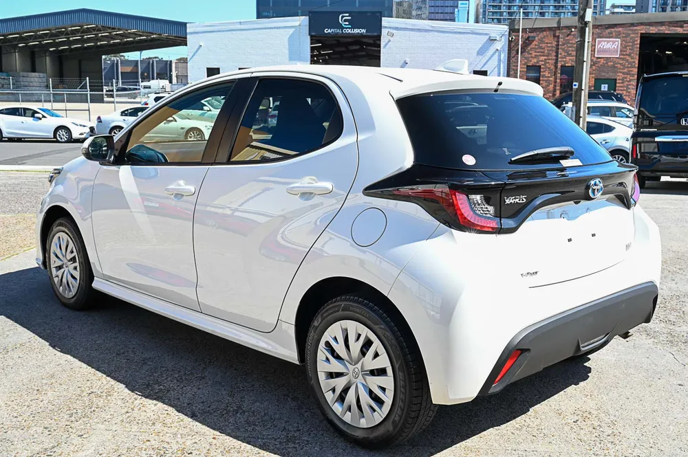 2023 Toyota Yaris HYBRID X 4WD - photo 9