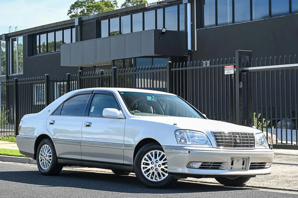 2000 Toyota Crown Royal Saloon - photo 1