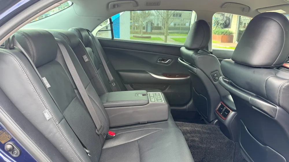 2011 Toyota Crown Majesta C Type - photo 17