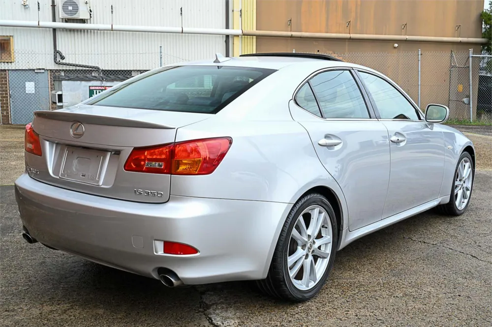 2007 Lexus IS350 Version S - photo 9
