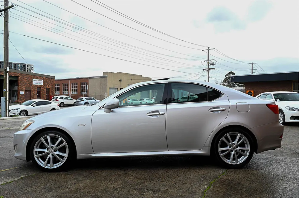 2007 Lexus IS350 Version S - photo 5