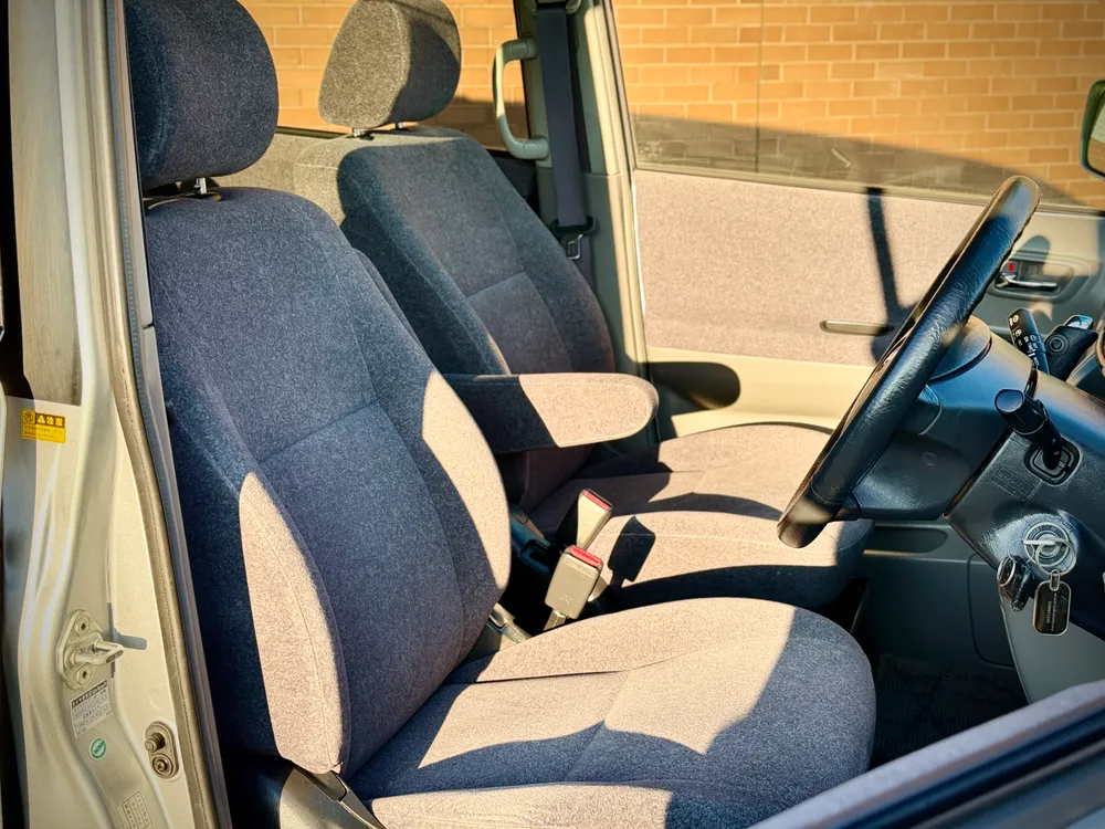 2003 Toyota Voxy - photo 7