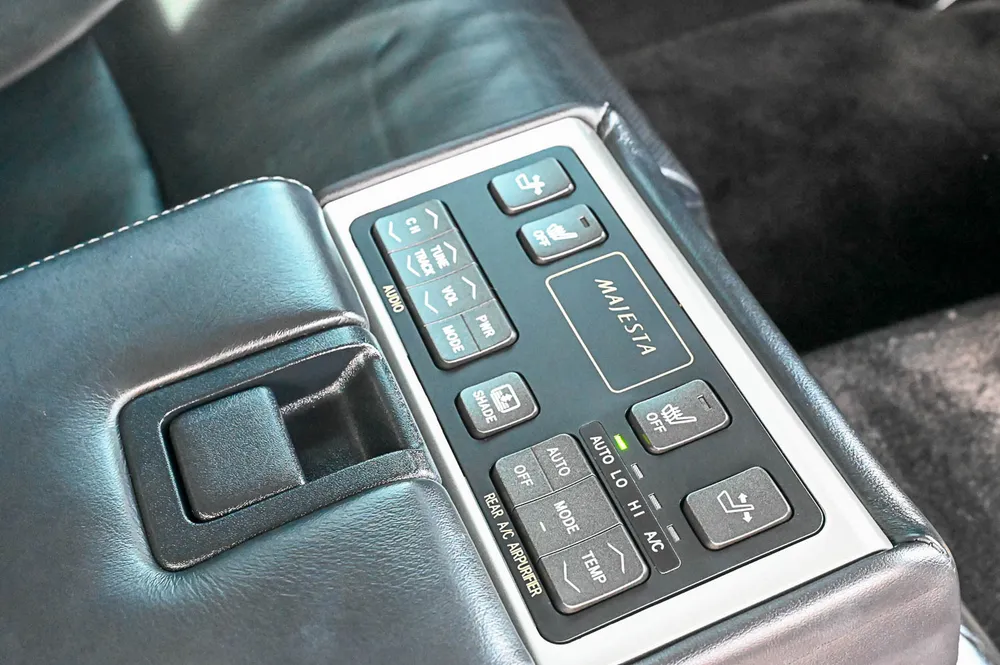2009 Toyota Crown Majesta G Type - photo 16