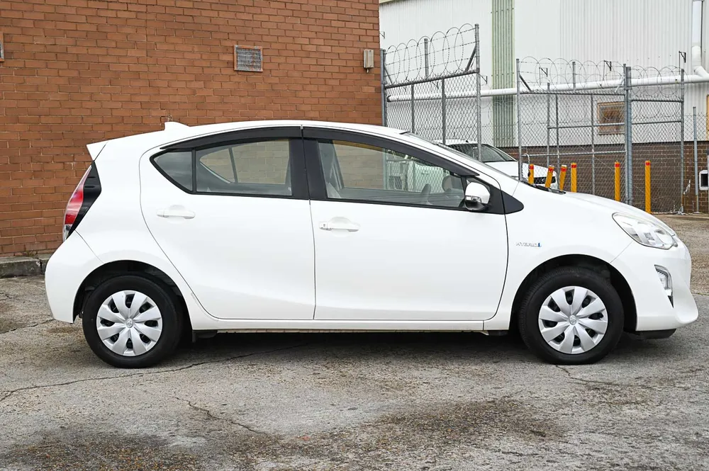 2016 Toyota Aqua L - photo 12