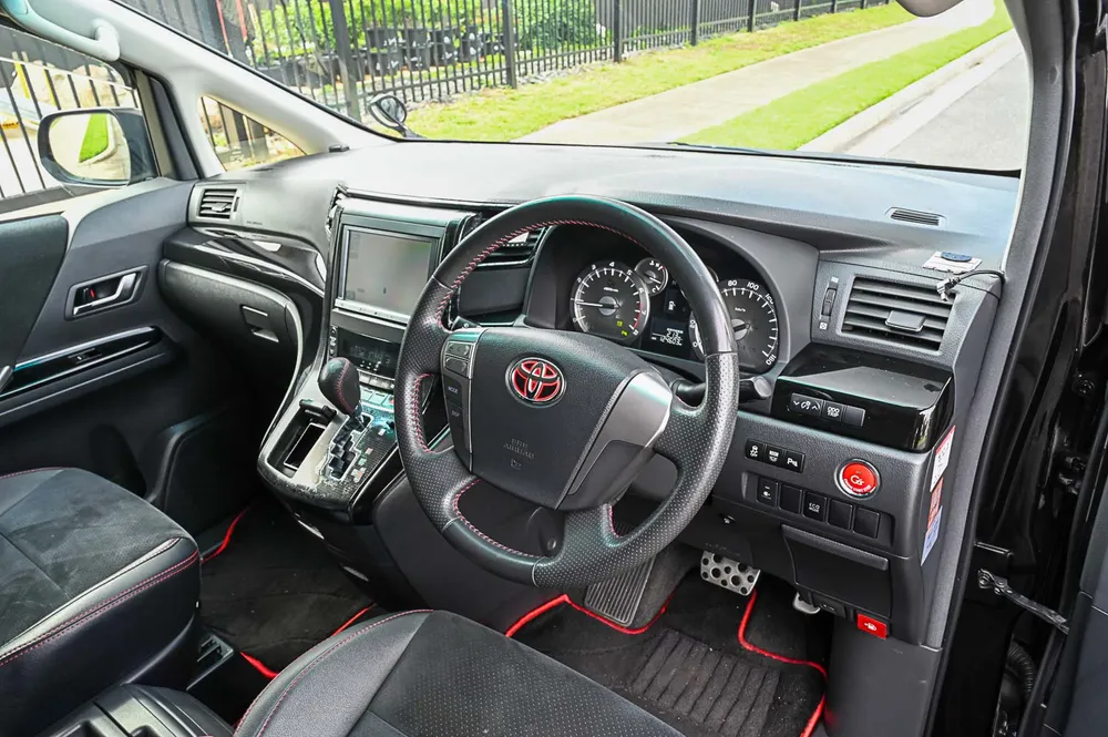 2013 Toyota Vellfire GS - photo 17
