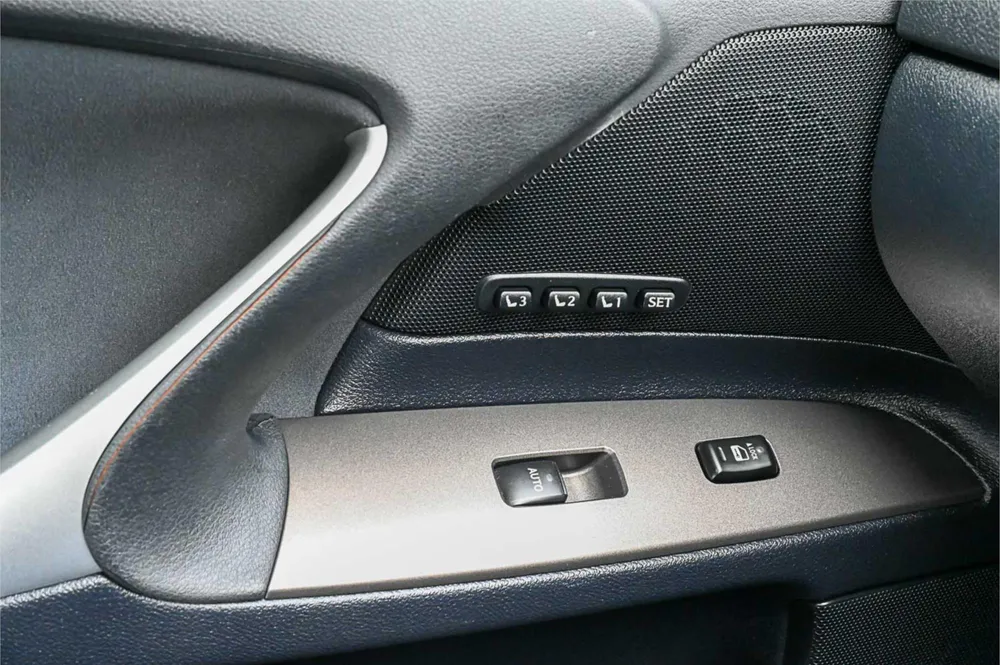 2007 Lexus IS350 Version S - photo 17