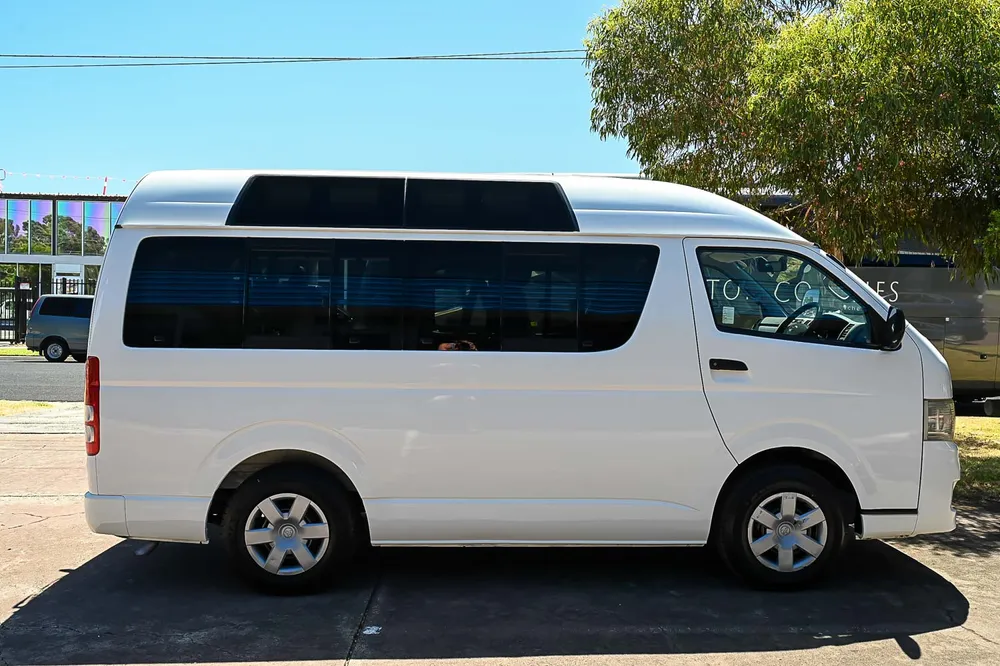 2011 Toyota Hiace Welcab - photo 17