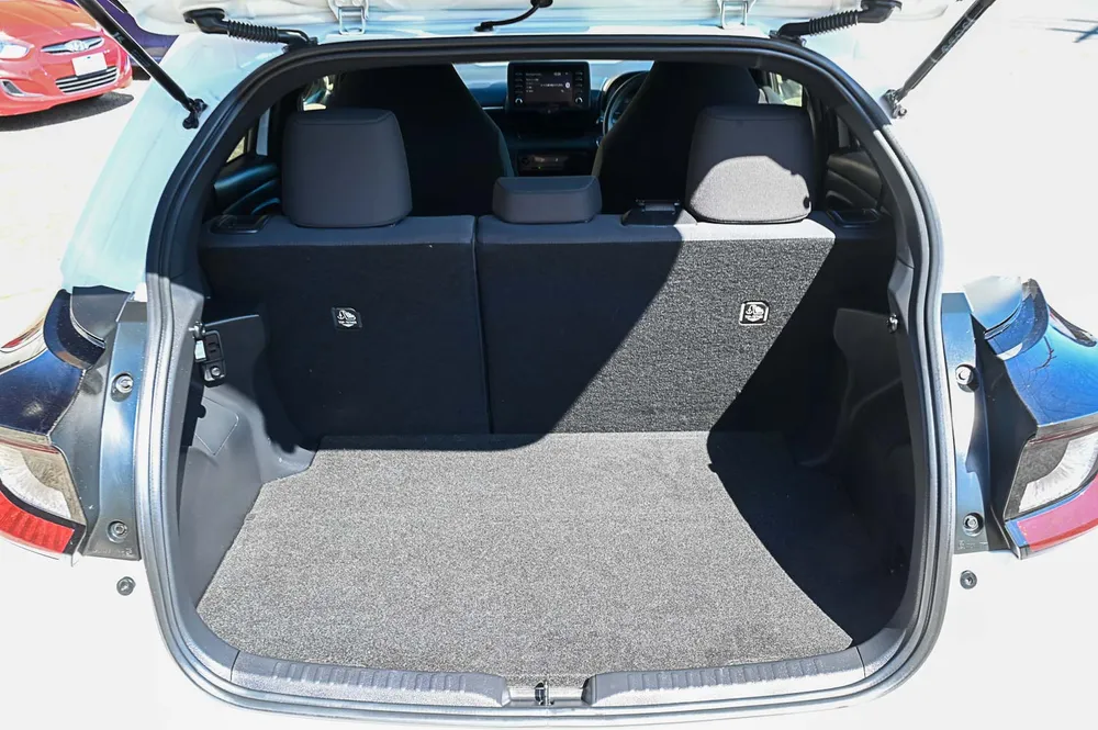 2023 Toyota Yaris HYBRID X 4WD - photo 11