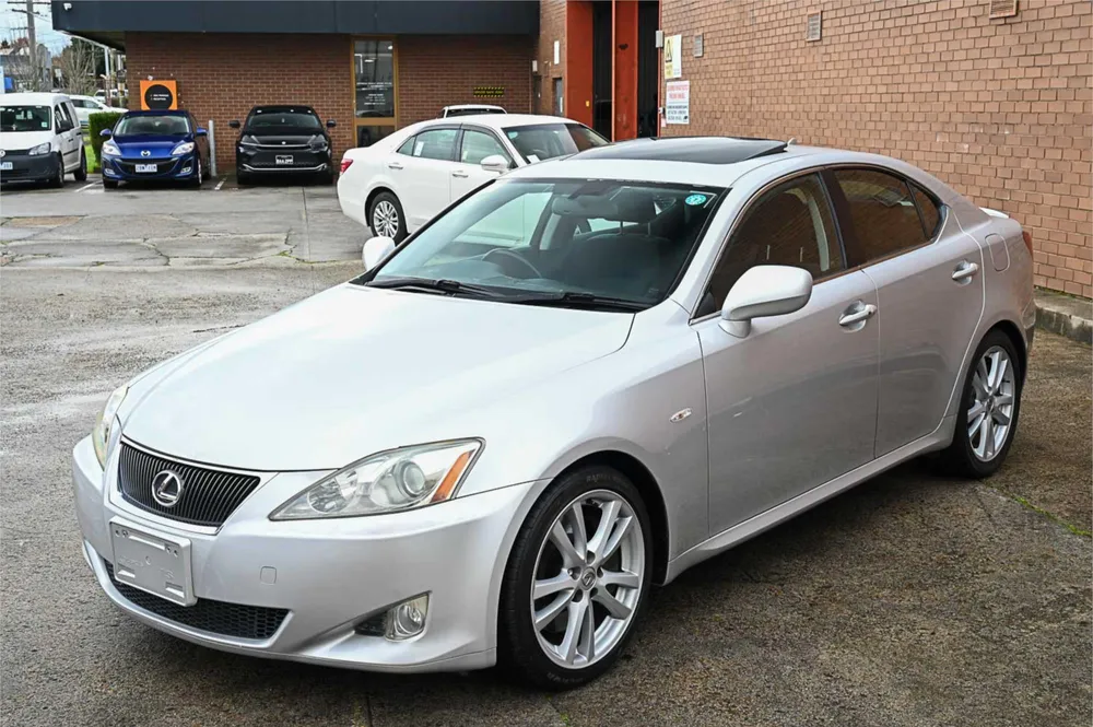2007 Lexus IS350 Version S - photo 4