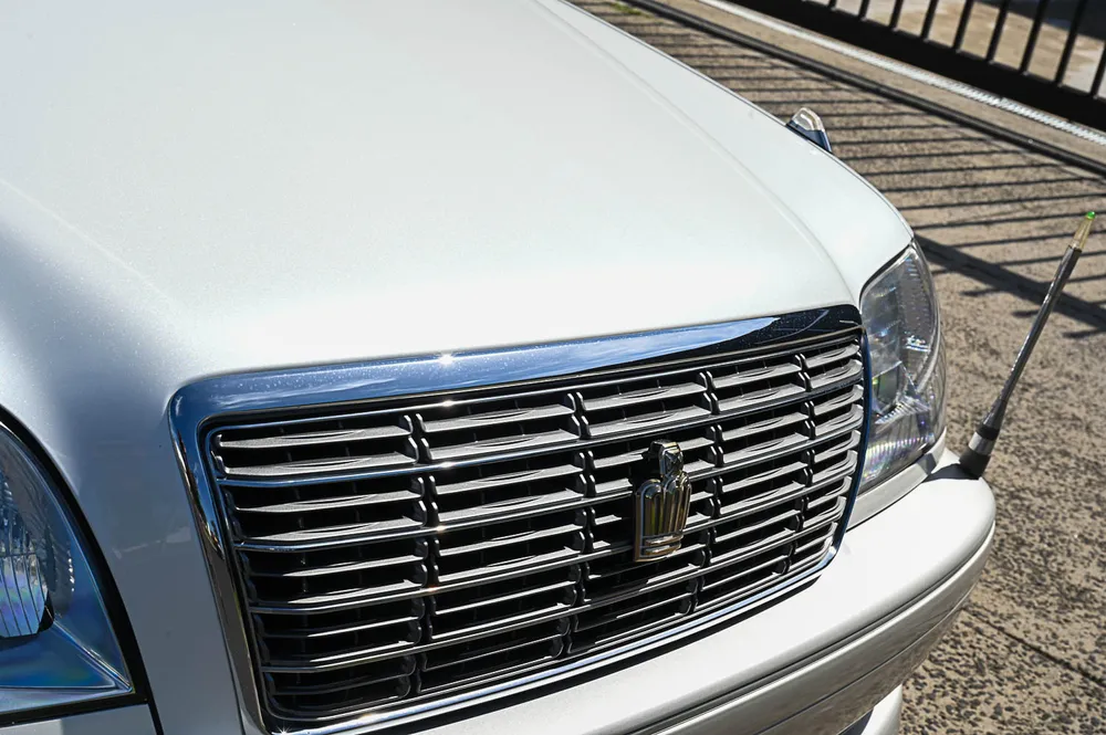 2000 Toyota Crown Royal Saloon - photo 2