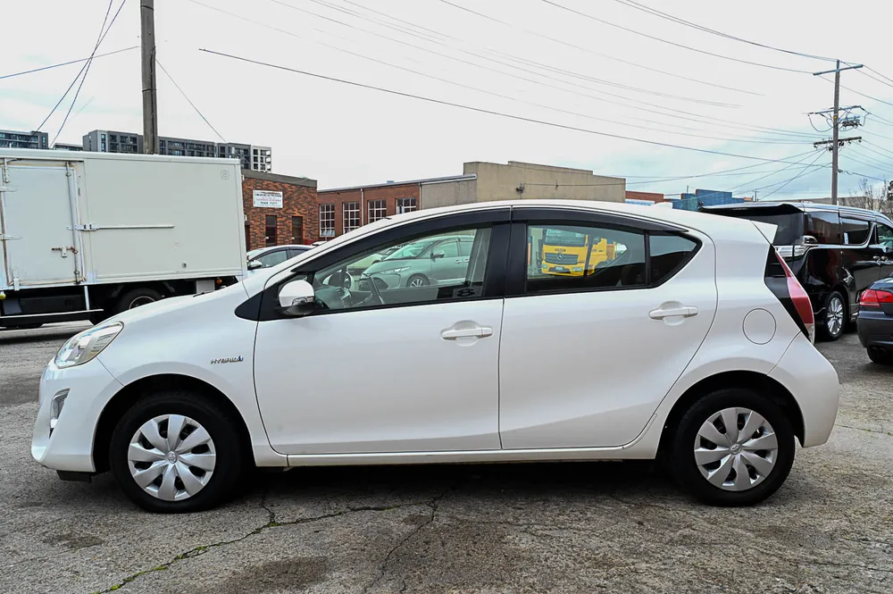 2016 Toyota Aqua L - photo 6
