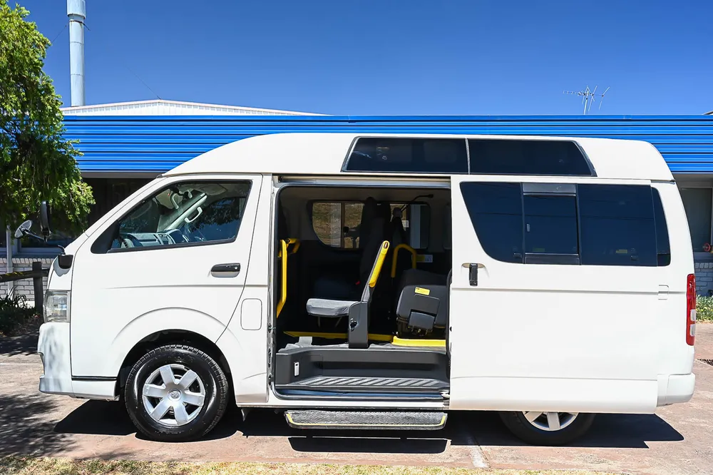 2011 Toyota Hiace Welcab - photo 10