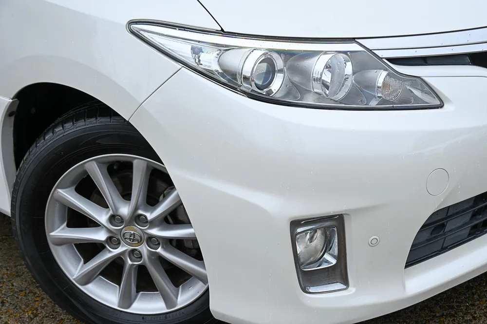 2015 Toyota Estima 4WD Hybrid - photo 2