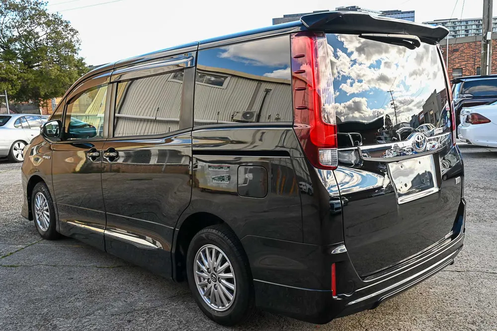2014 Toyota Noah HV G - photo 12