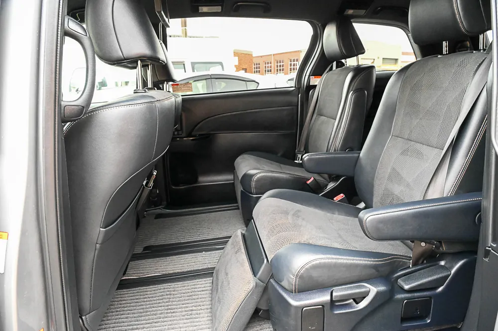 2017 Toyota Estima AERAS PREMIUM 9 INCH - photo 10