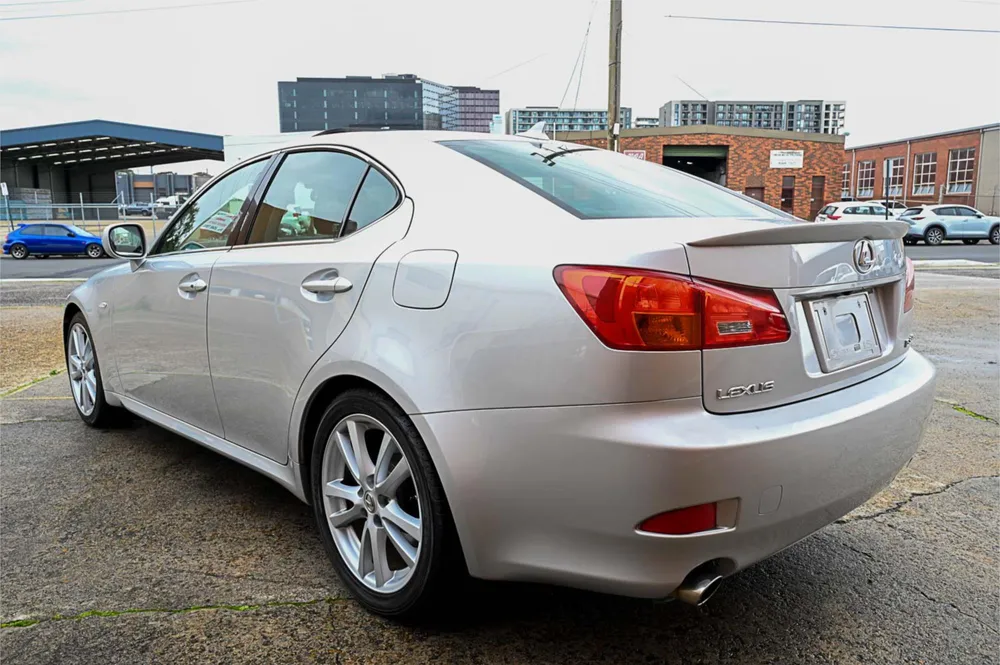 2007 Lexus IS350 Version S - photo 6