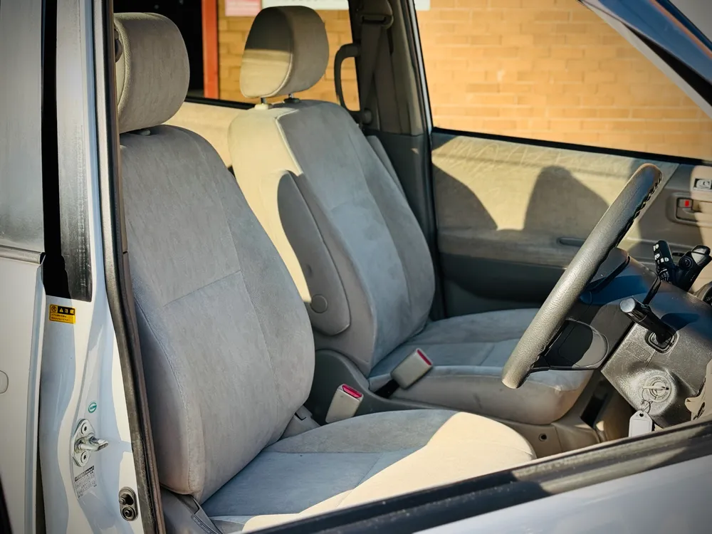 2005 Toyota Noah - photo 11