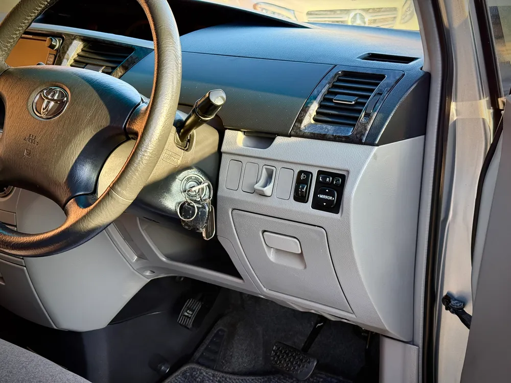 2003 Toyota Voxy - photo 5