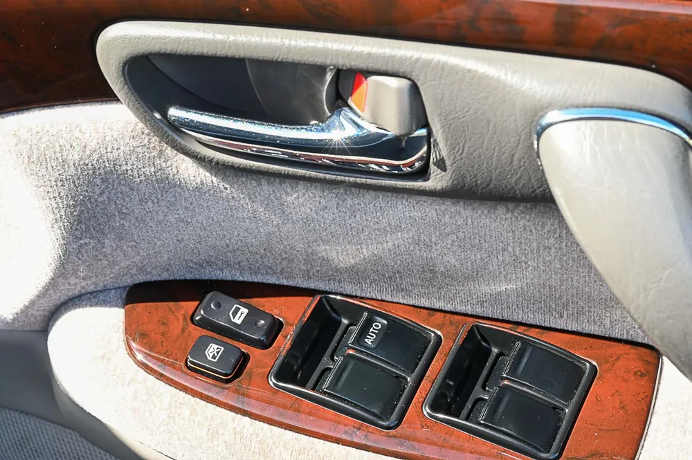 2000 Toyota Crown Royal Saloon - photo 19