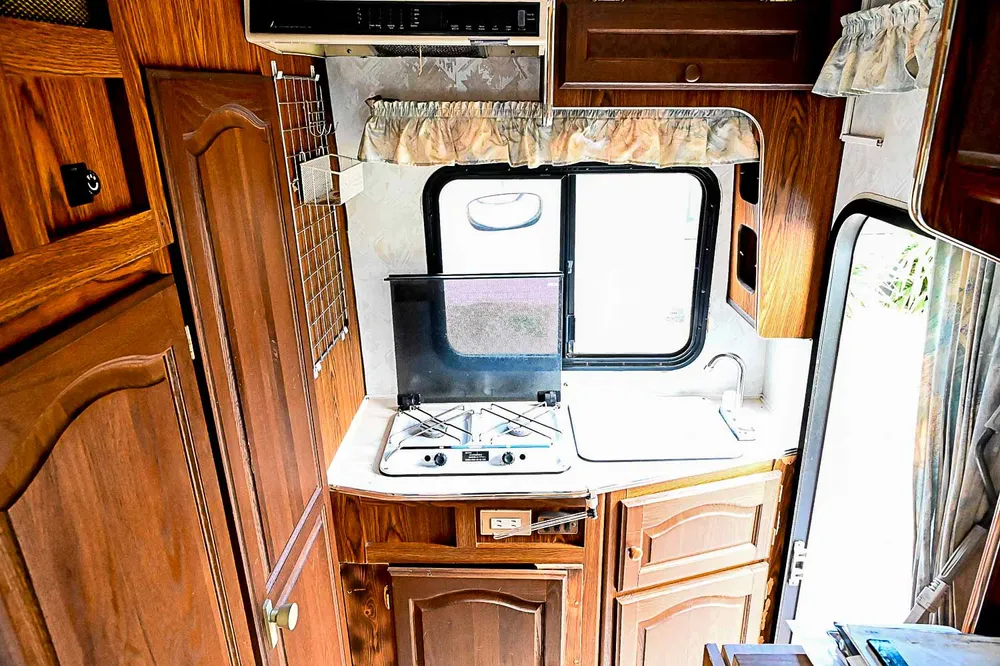 1997 Isuzu Elf - photo 23