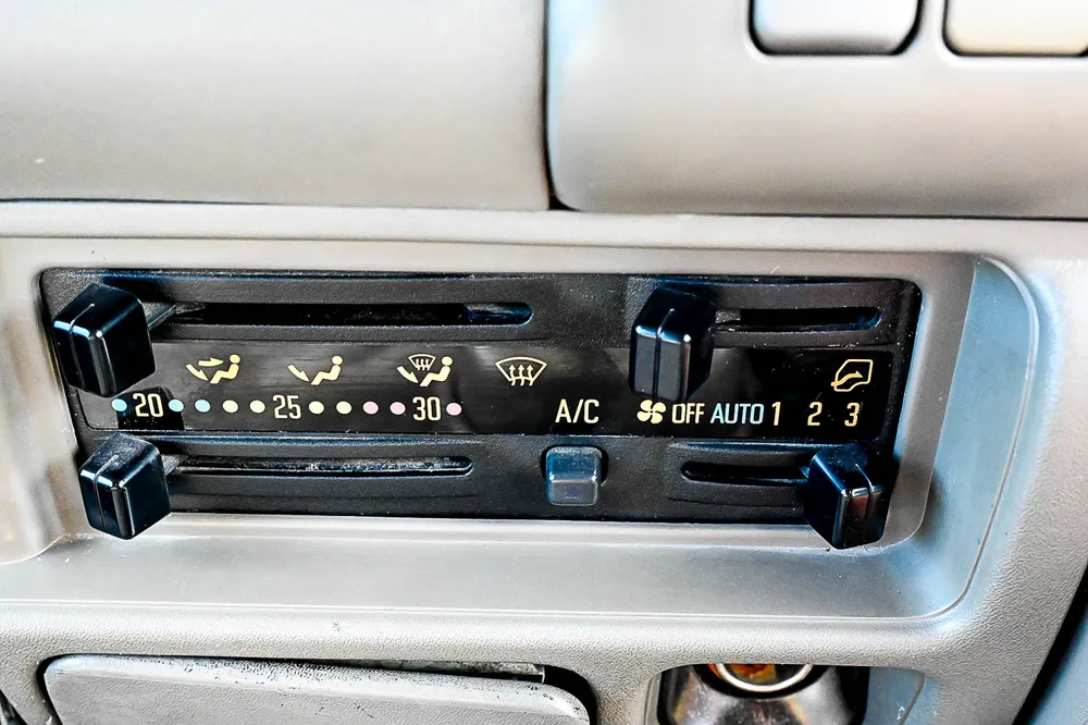 1997 Isuzu Elf - photo 31