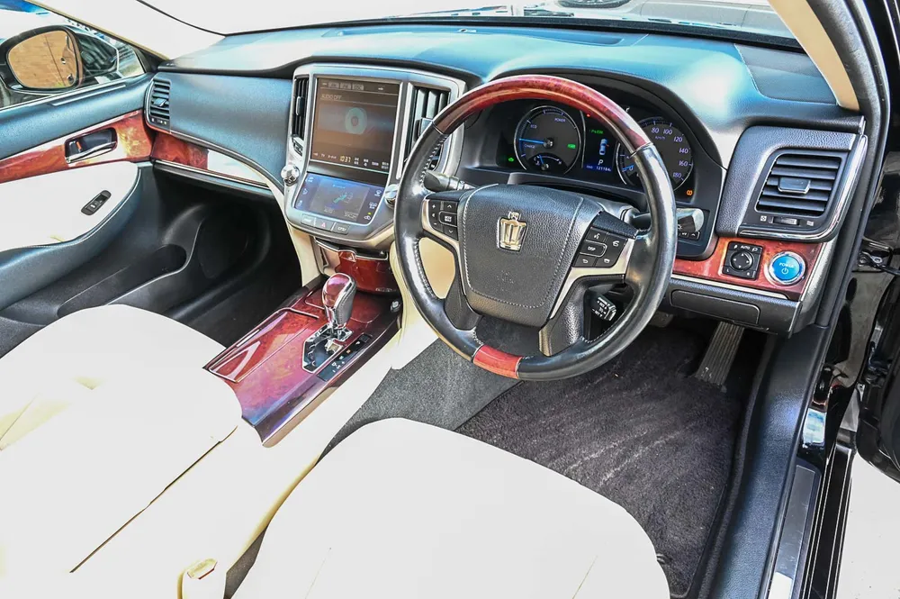 2014 Toyota Crown Majesta BASE GRADE - photo 8